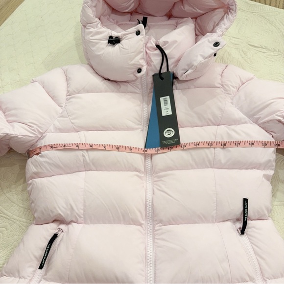 NWT 126466 Supersnug puff 800fill magnolia M Aritzia - Picture 3 of 5